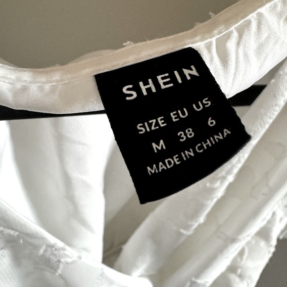 LIKE NEW | Butterfly Sleeve Belted Dress | White | Size Medium - Picture 5 of 6